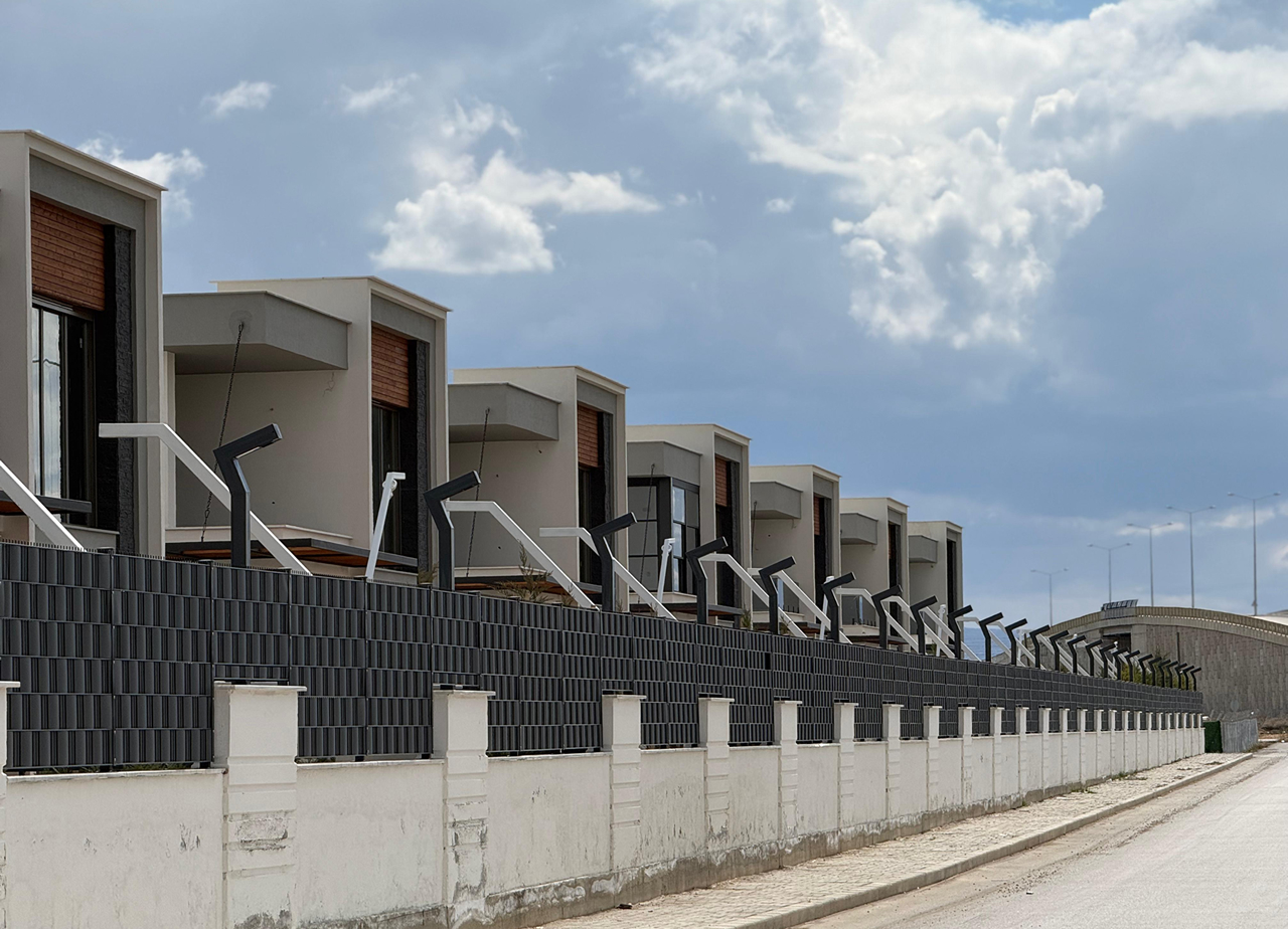 Brandalı Double Panel Çit Sistemleri